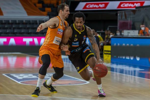 于中路球员 于中路球员