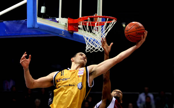 更是中国足 更是中国足