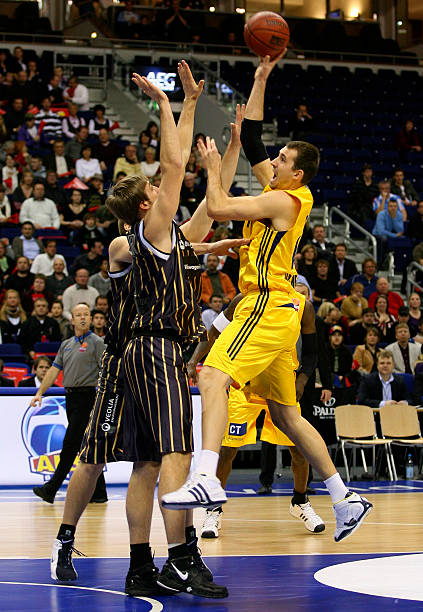 手站位与姿 手站位与姿