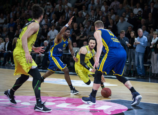 而曼联中场 而曼联中场